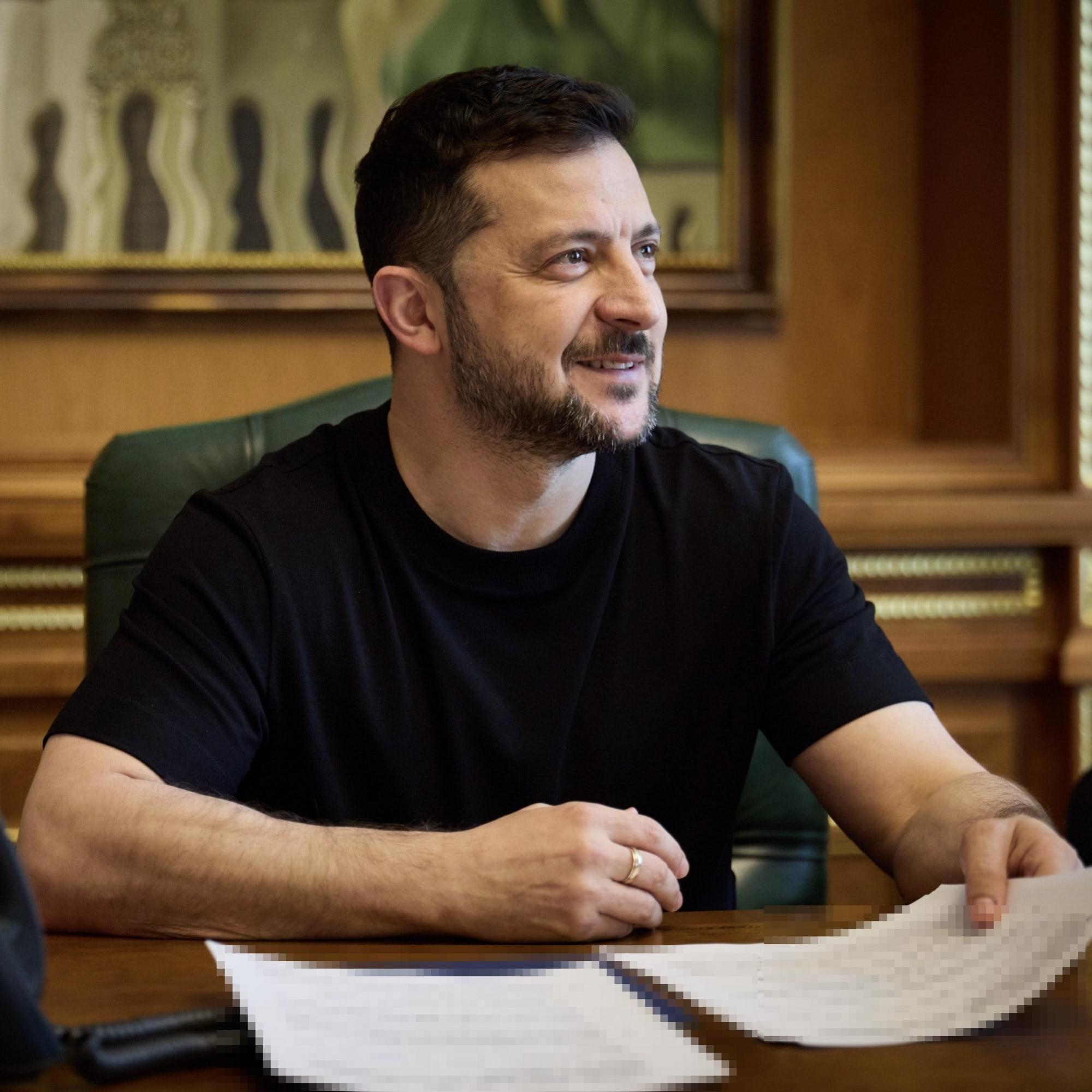 Зеленський привітав лідера "Тиси" з перемогою на виборах в Угорщині